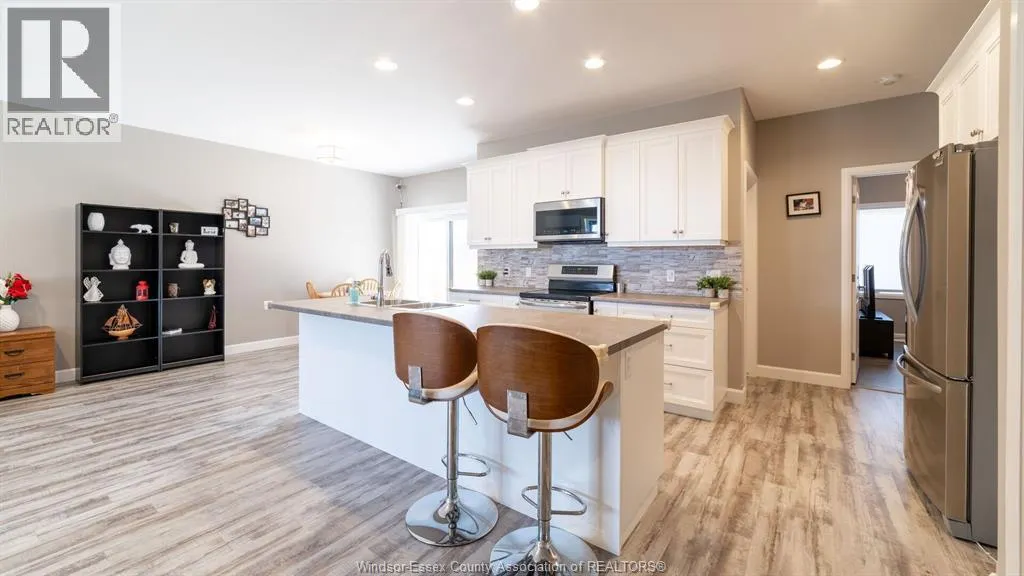 224 MOONSTONE CRESCENT