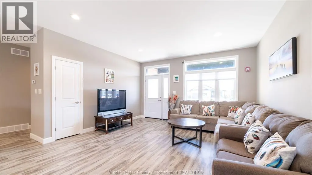 224 MOONSTONE CRESCENT