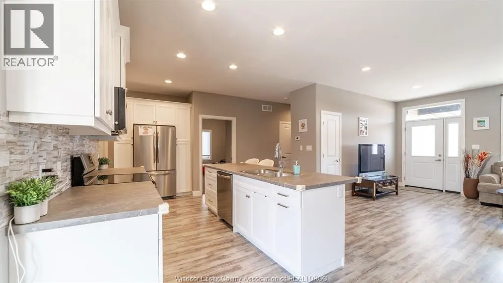 224 MOONSTONE CRESCENT