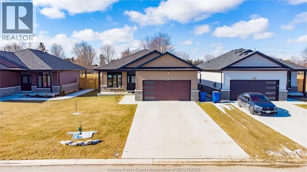 224 MOONSTONE CRESCENT