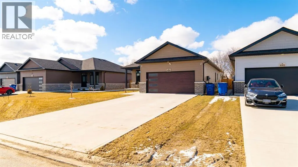 224 MOONSTONE CRESCENT