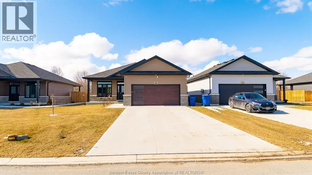 224 MOONSTONE CRESCENT