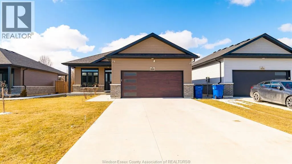 224 MOONSTONE CRESCENT