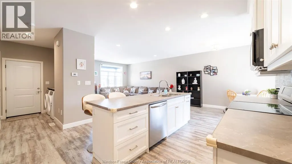 224 MOONSTONE CRESCENT