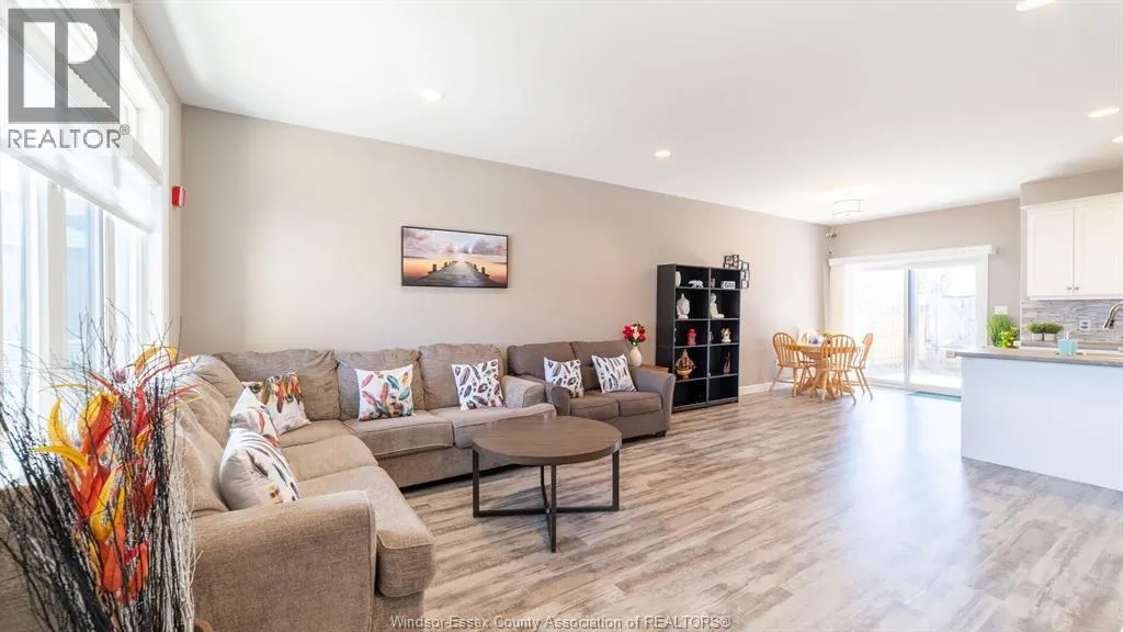 224 MOONSTONE CRESCENT