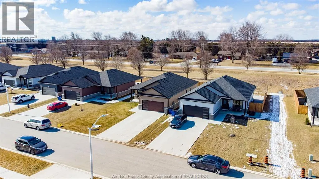 224 MOONSTONE CRESCENT