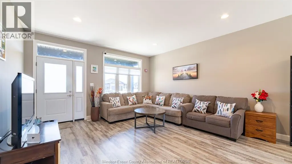 224 MOONSTONE CRESCENT