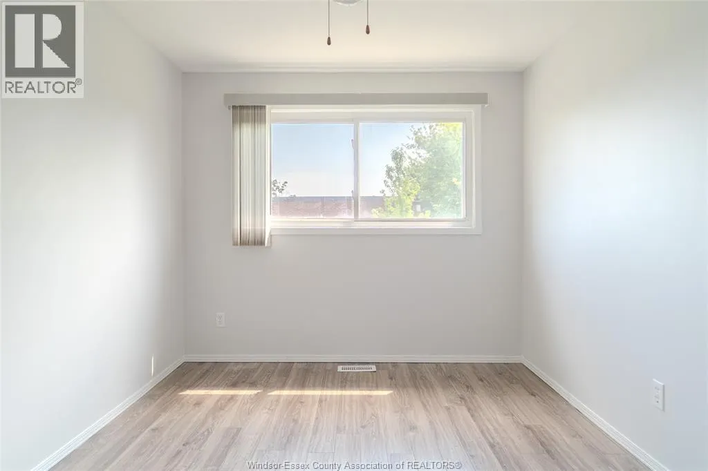 353 Victoria STREET South