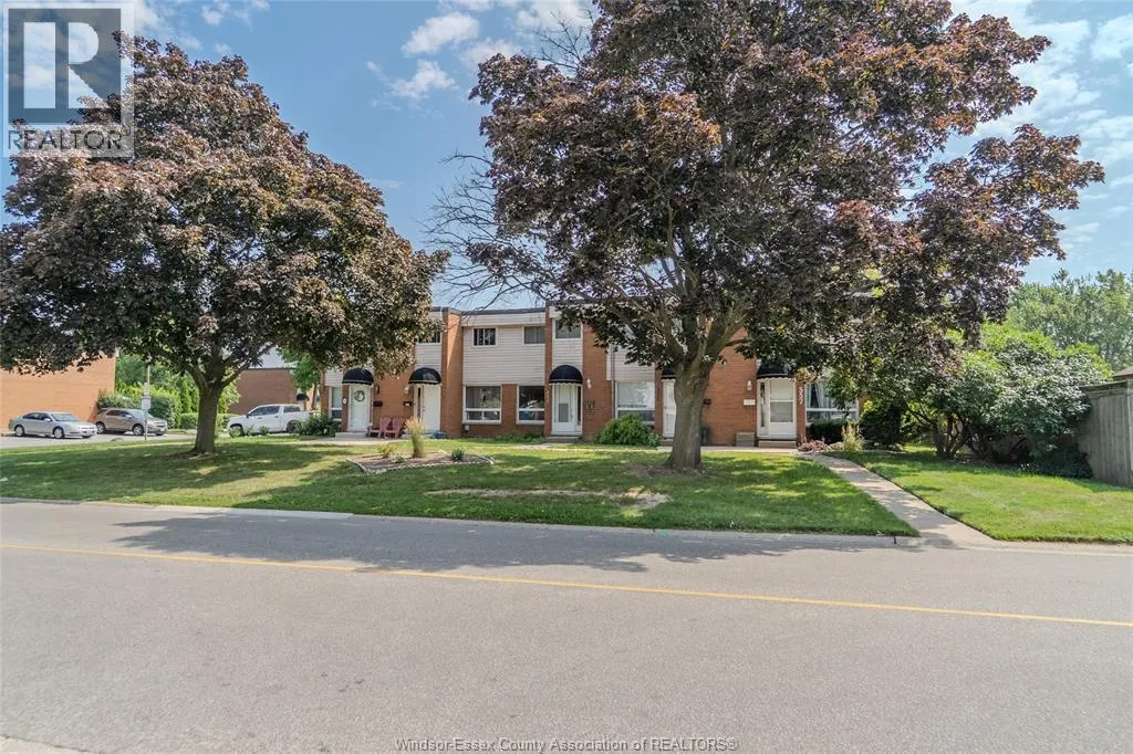 353 Victoria STREET South