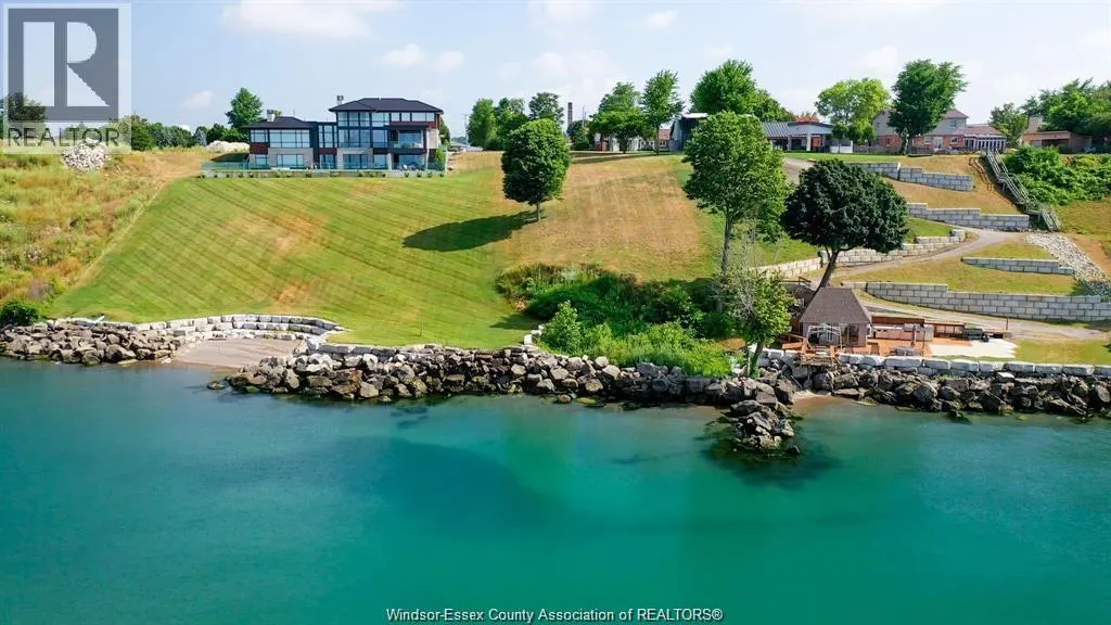 366 SEACLIFF DRIVE West