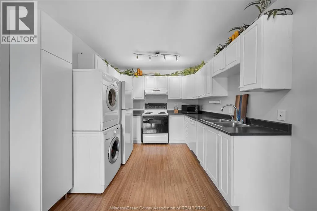 44 ROBSON Unit# 315