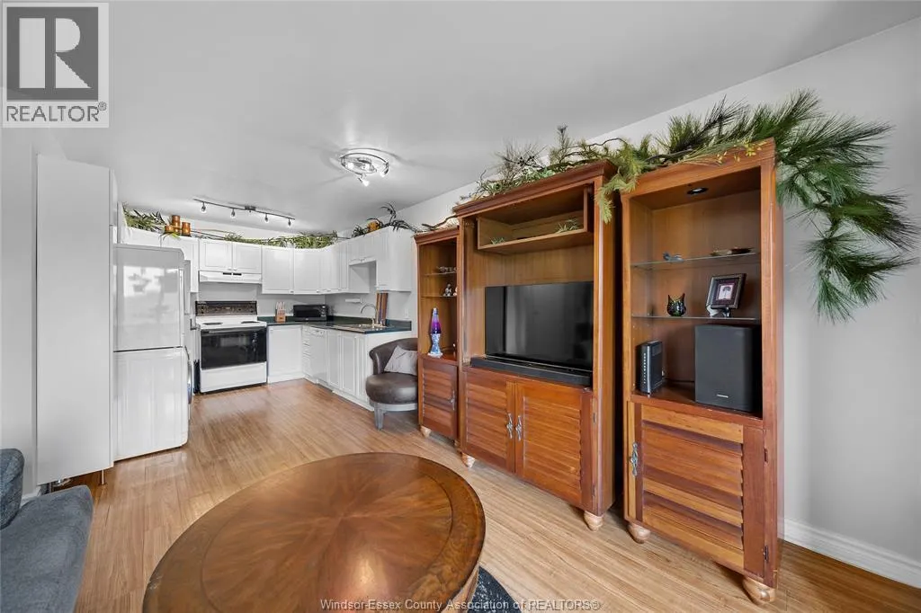 44 ROBSON Unit# 315