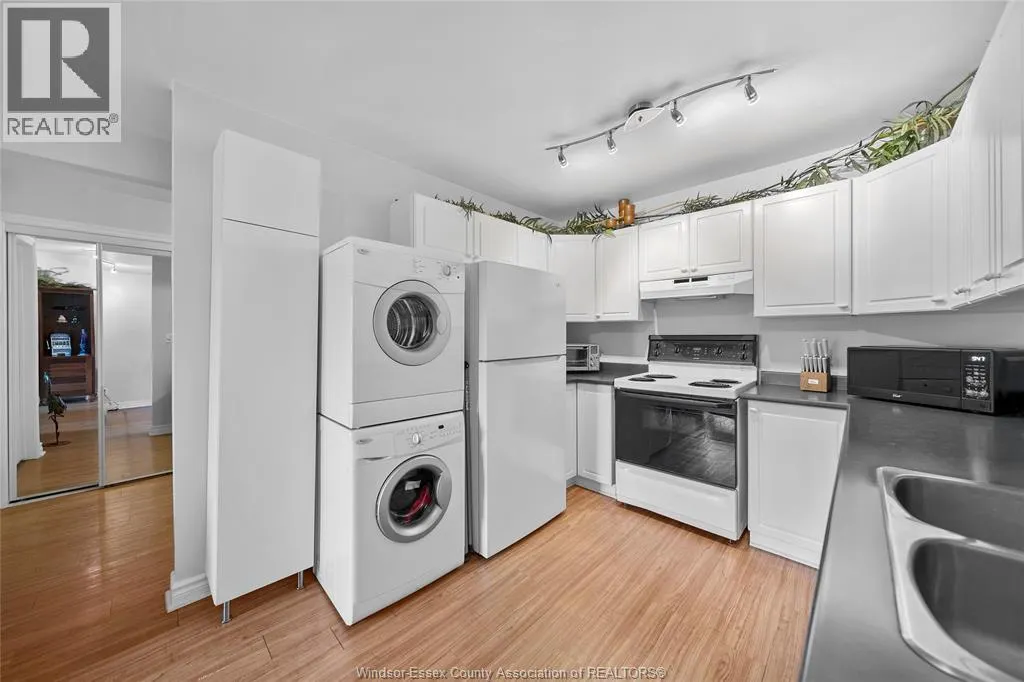 44 ROBSON Unit# 315