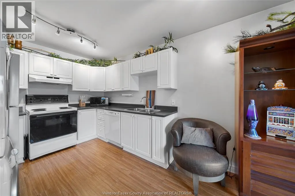 44 ROBSON Unit# 315