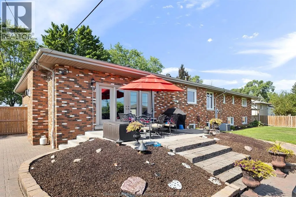 1690 GOLFVIEW DRIVE