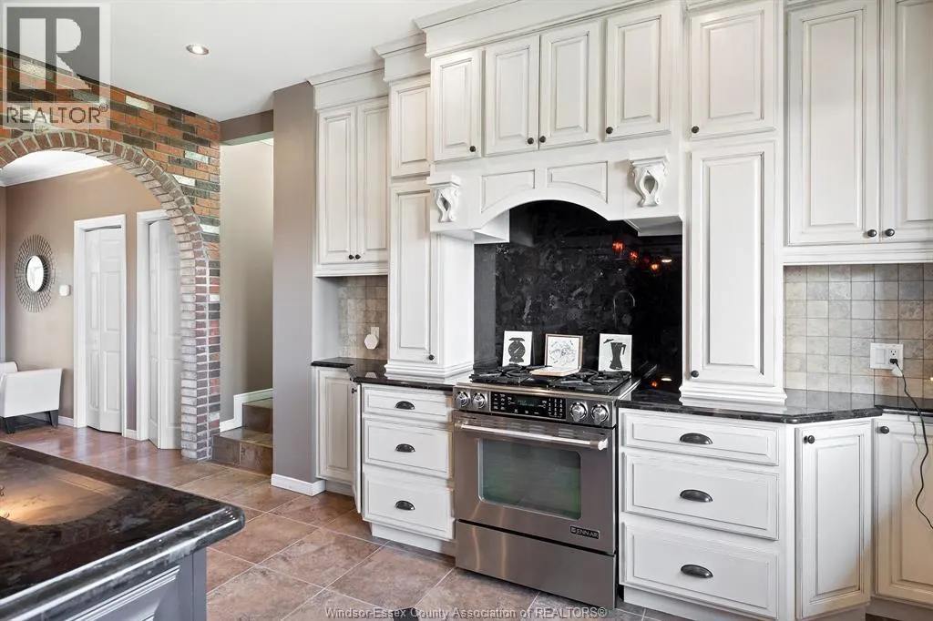1690 GOLFVIEW DRIVE
