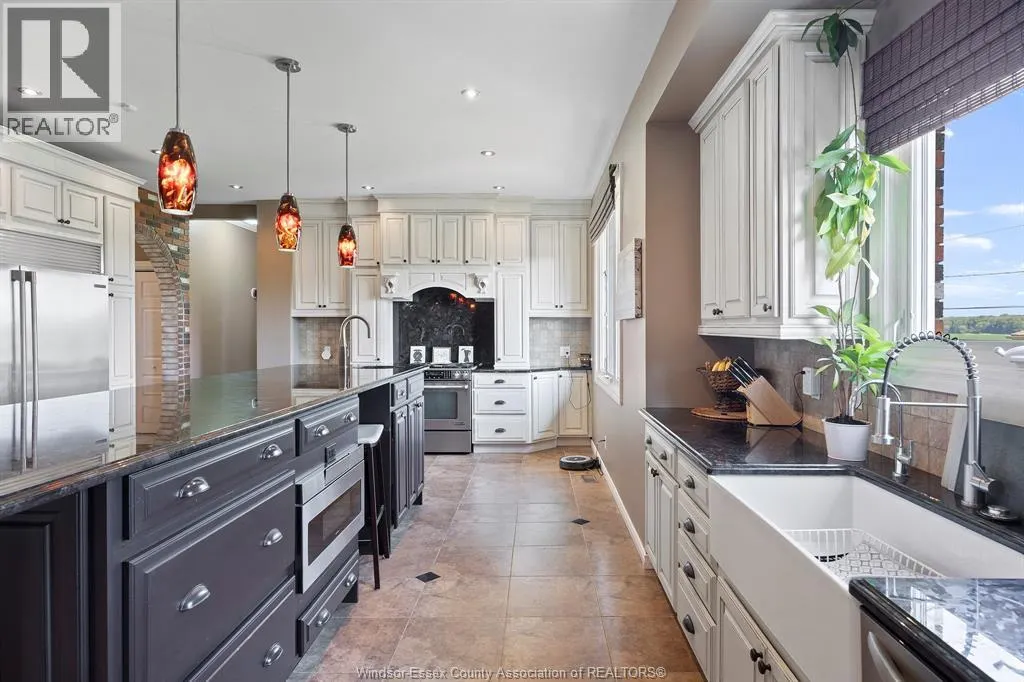 1690 GOLFVIEW DRIVE