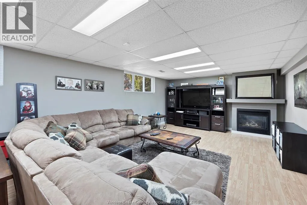 1690 GOLFVIEW DRIVE