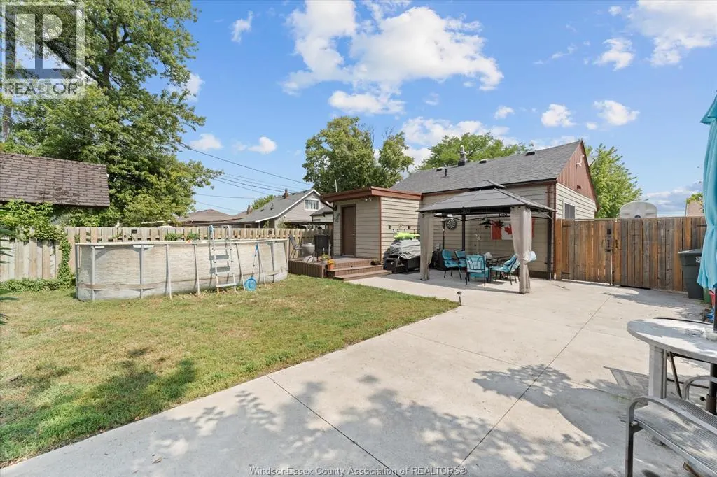 2135 FOREST AVENUE
