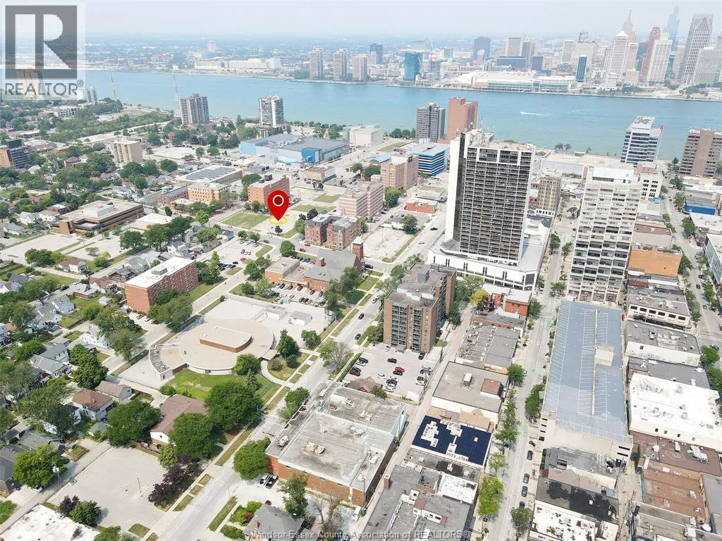 315 UNIVERSITY AVENUE West