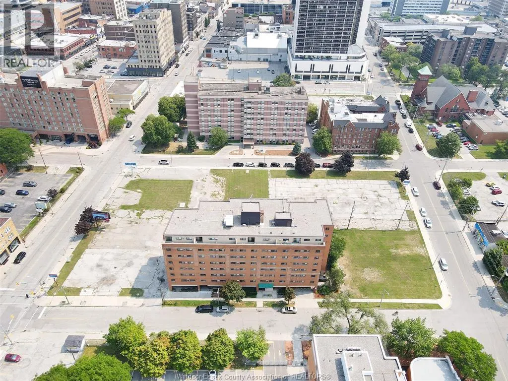 315 UNIVERSITY AVENUE West