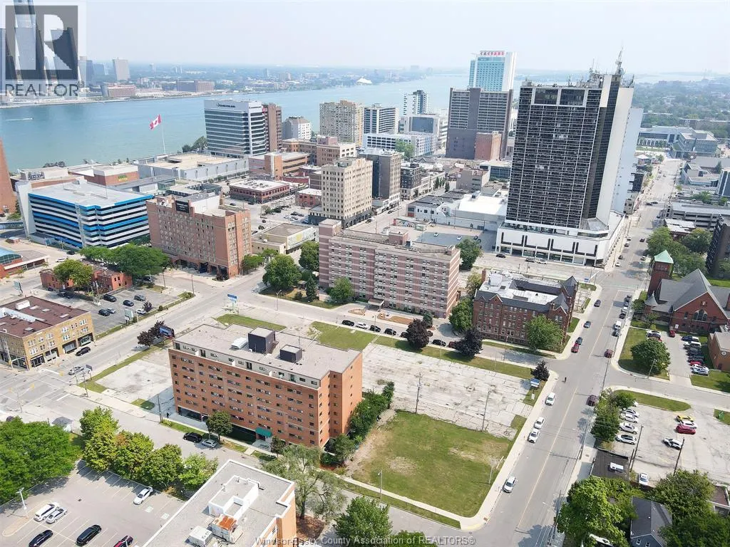 315 UNIVERSITY AVENUE West