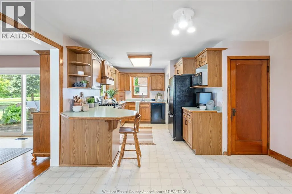 1105 Mersea Road 6 ...