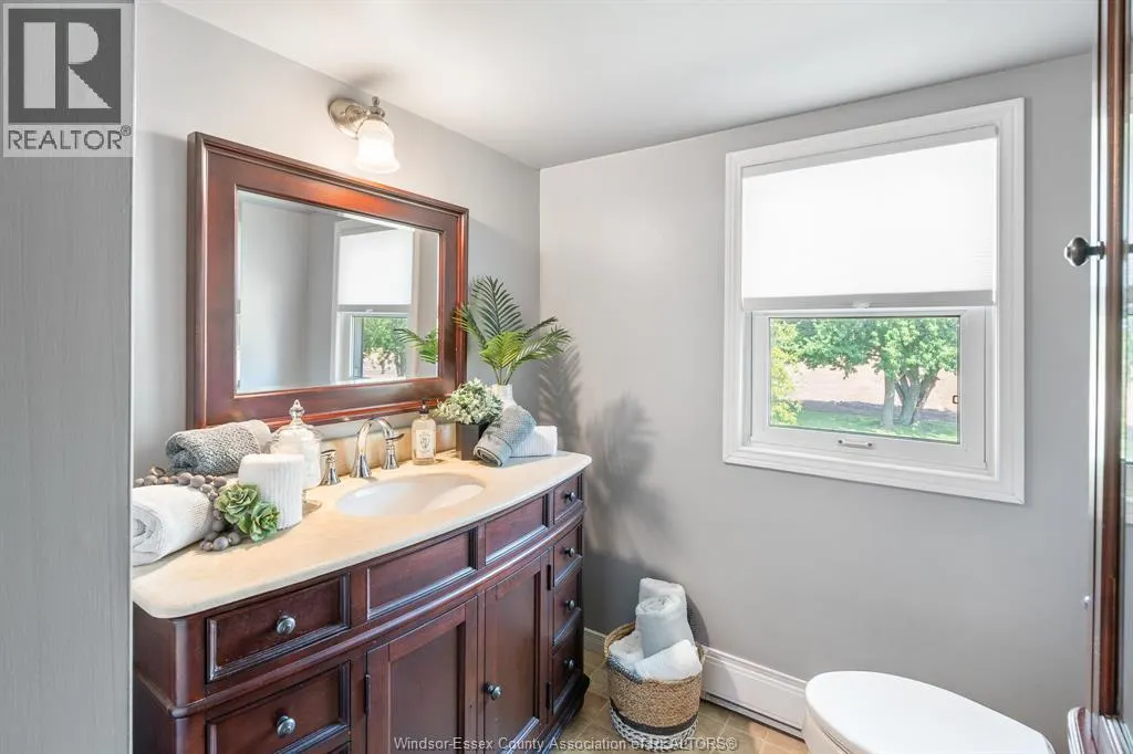 1105 Mersea Road 6 ...