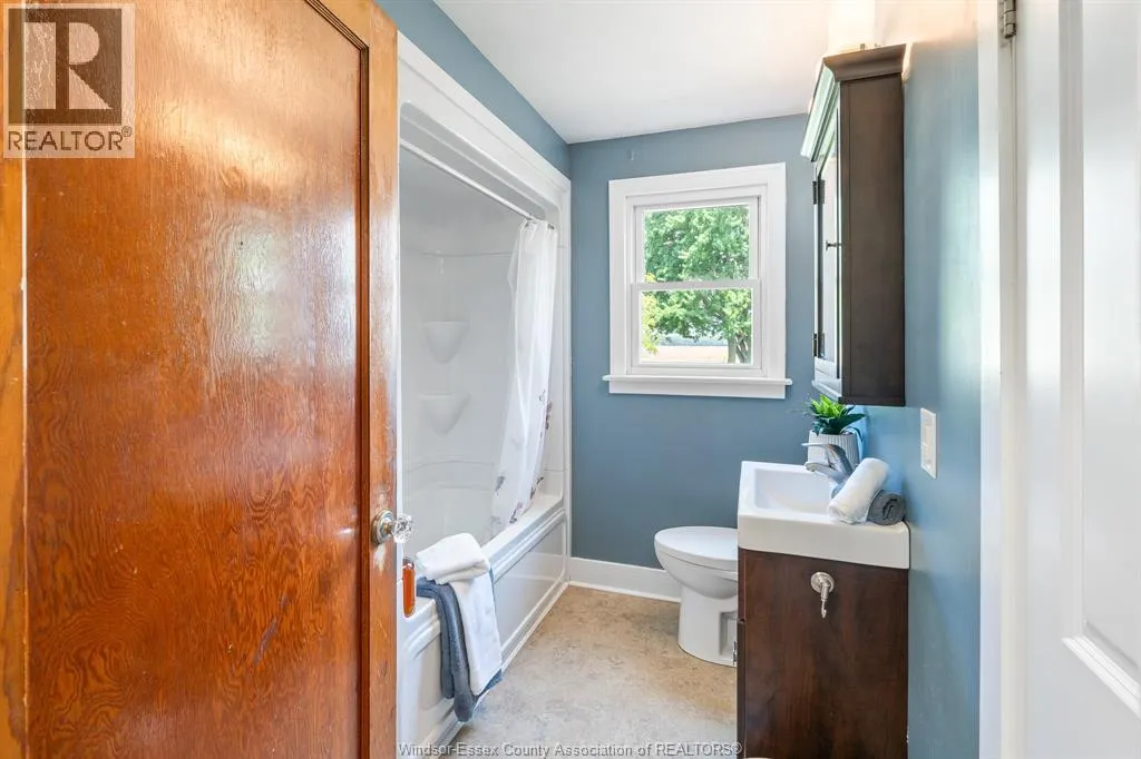 1105 Mersea Road 6 ...