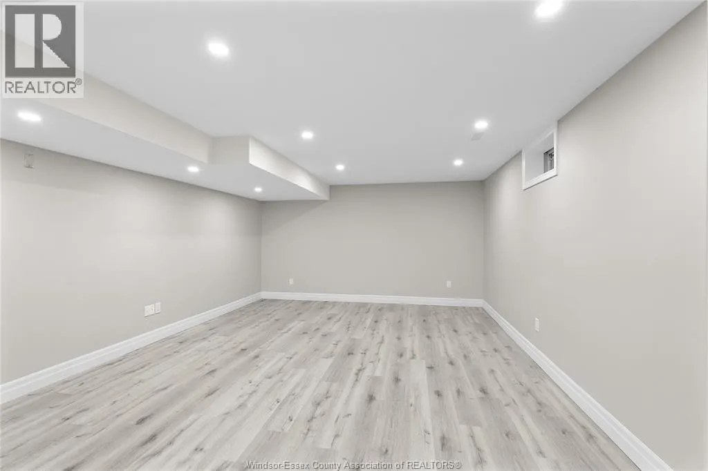 275 RUSSELL WOODS DRIVE