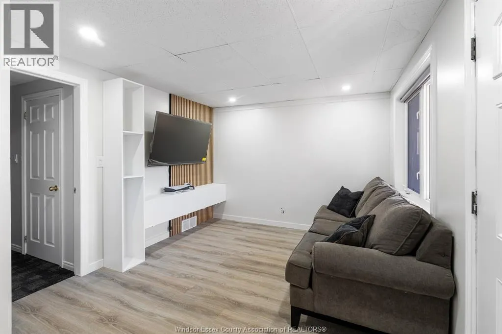 1501 FORD BOULEVARD