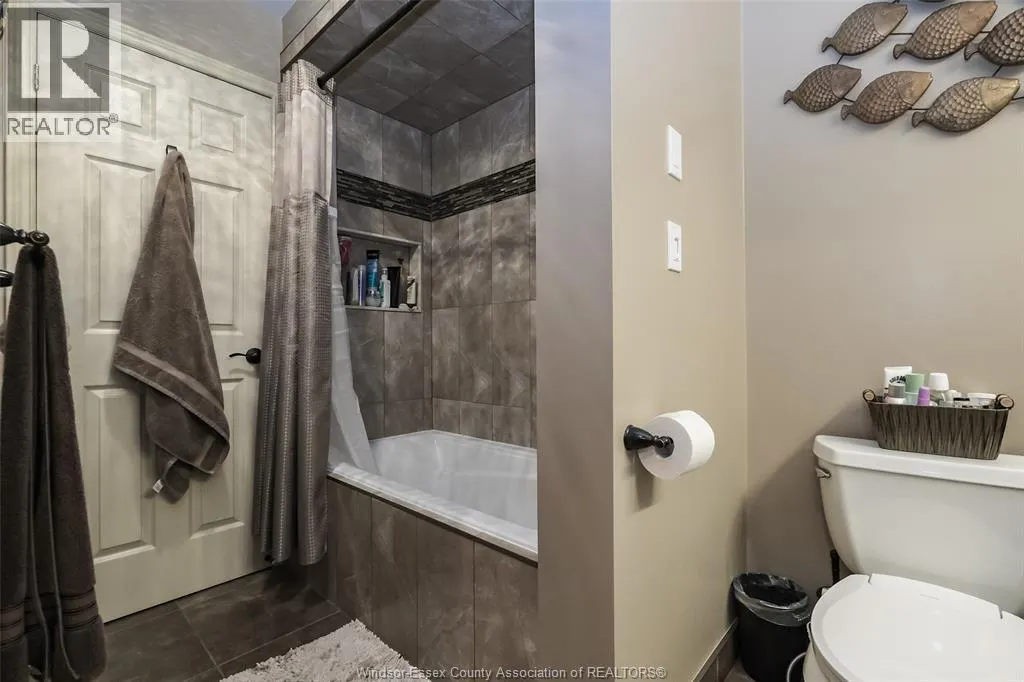 1185 GRAND MARAIS ROAD West Unit# 2