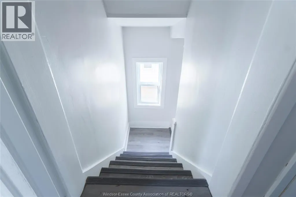 950 ELSMERE