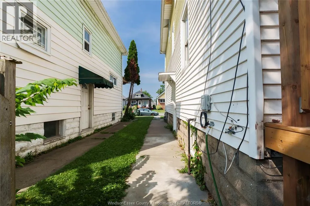 950 ELSMERE