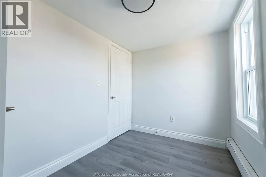 950 ELSMERE
