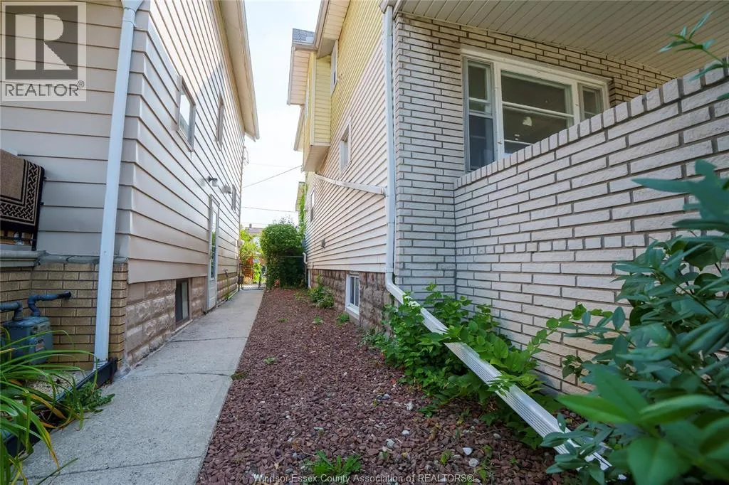 950 ELSMERE