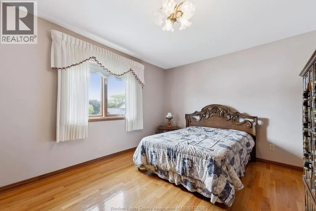510 HARBOURNE CRESCENT