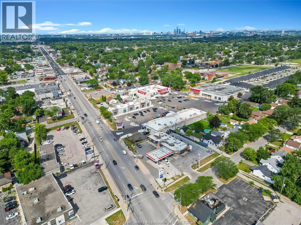 5124 TECUMSEH ROAD East