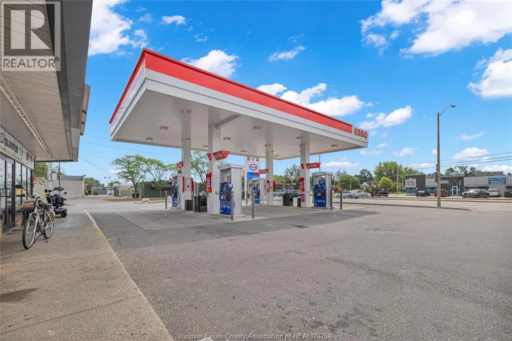 5124 TECUMSEH ROAD East