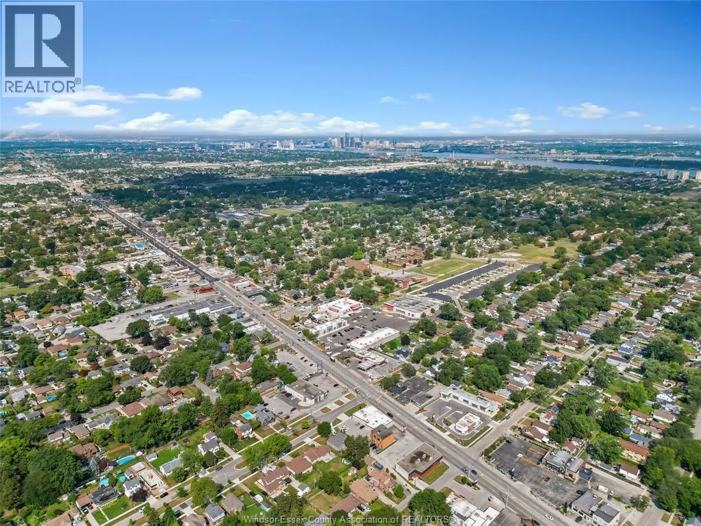 5124 TECUMSEH ROAD East