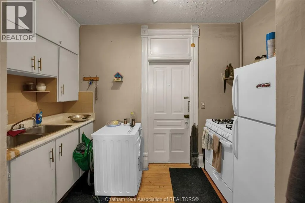 468 King STREET West
