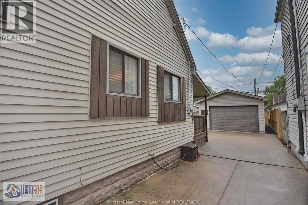 643 ALEXANDRINE STREET