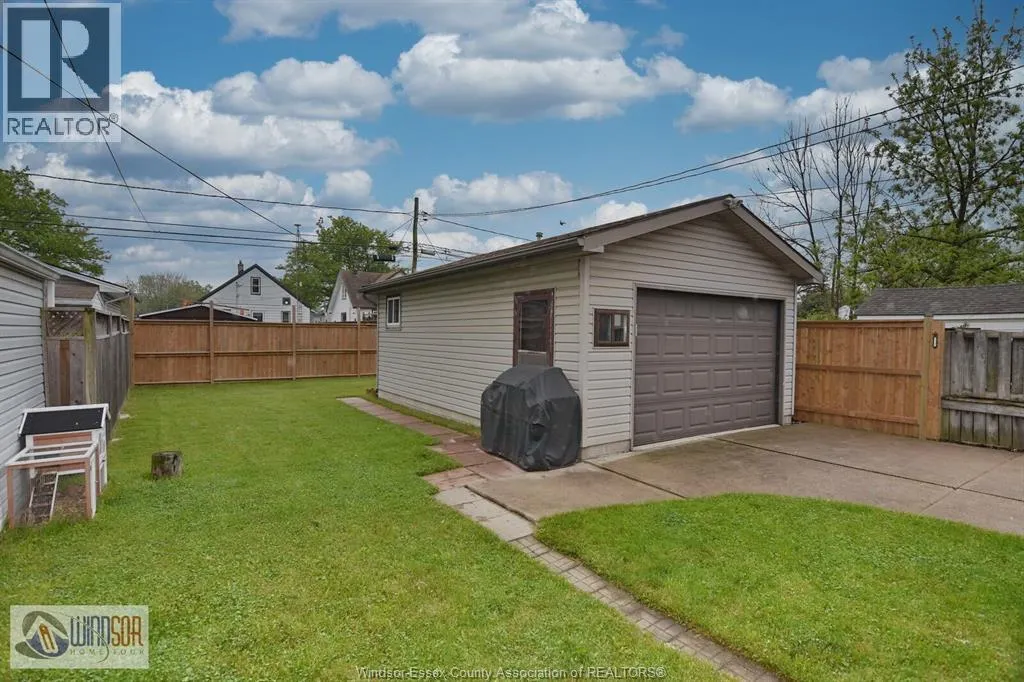 643 ALEXANDRINE STREET