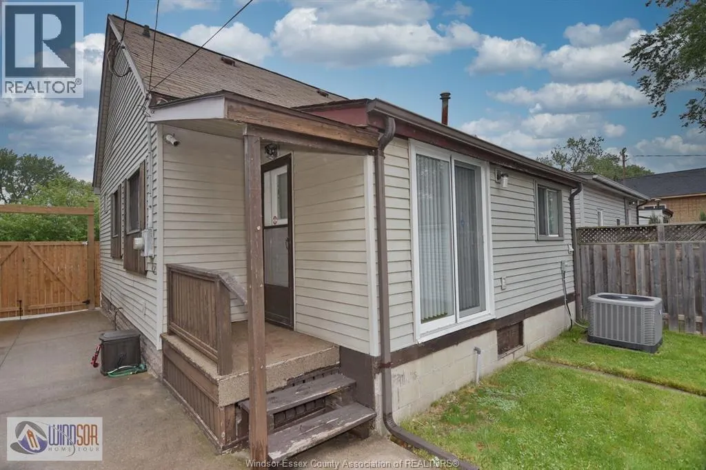 643 ALEXANDRINE STREET