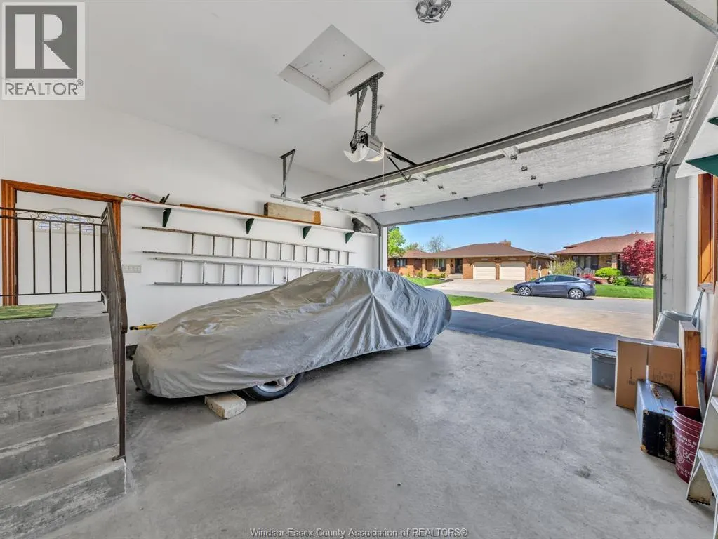 2747 LIONEL DRIVE