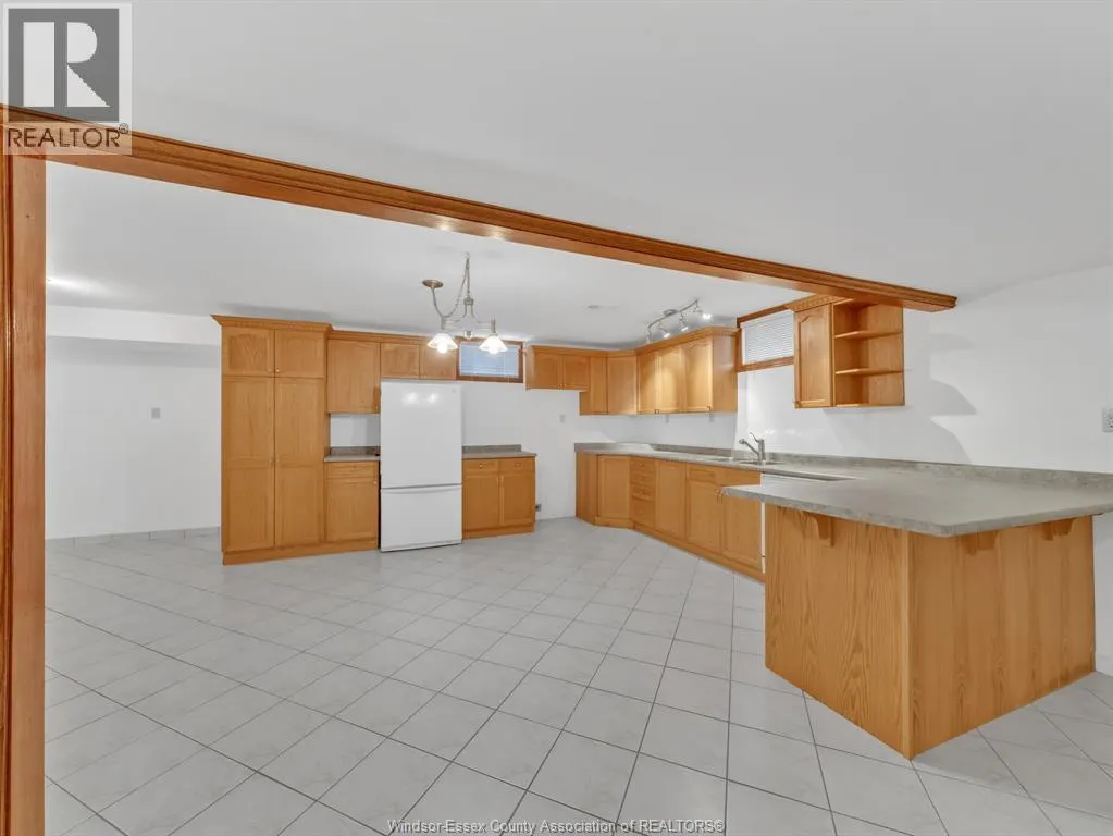 2747 LIONEL DRIVE