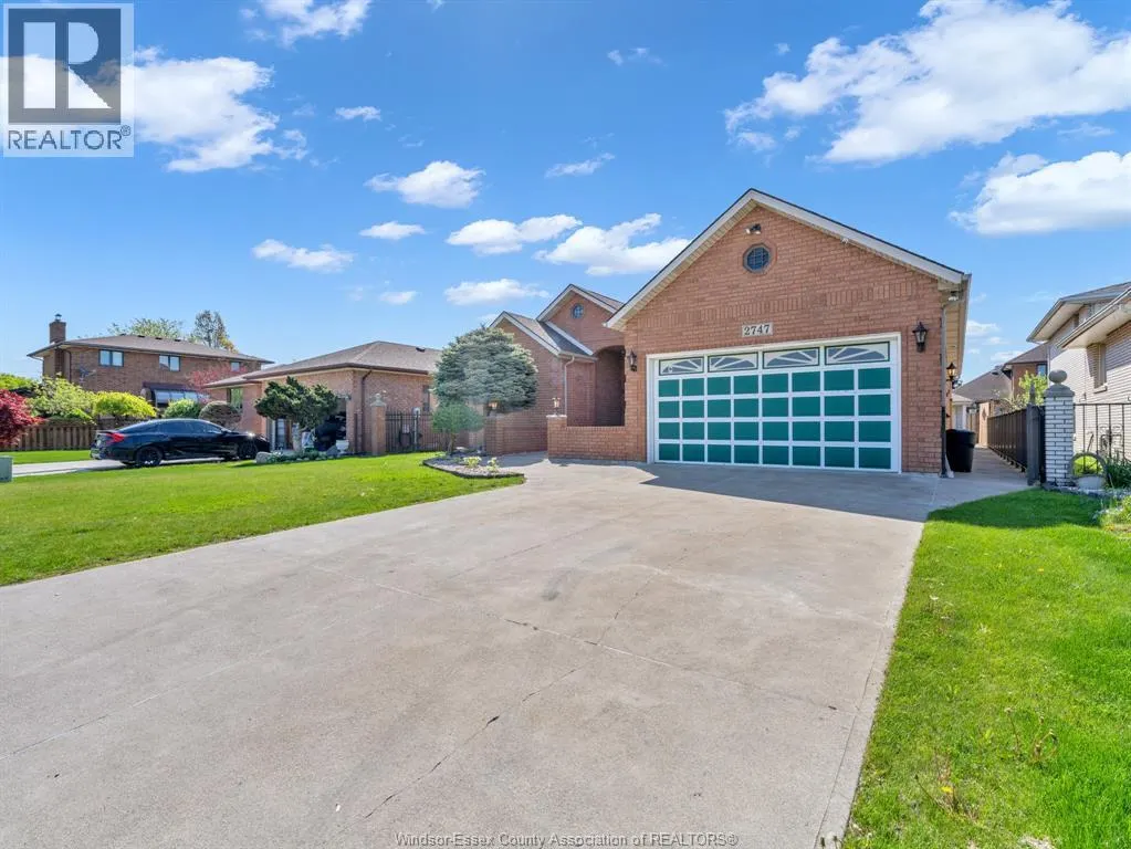 2747 LIONEL DRIVE