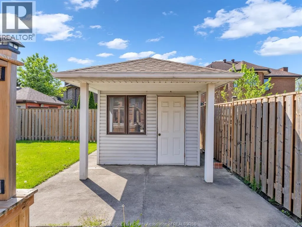 2747 LIONEL DRIVE