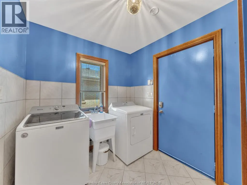 2747 LIONEL DRIVE