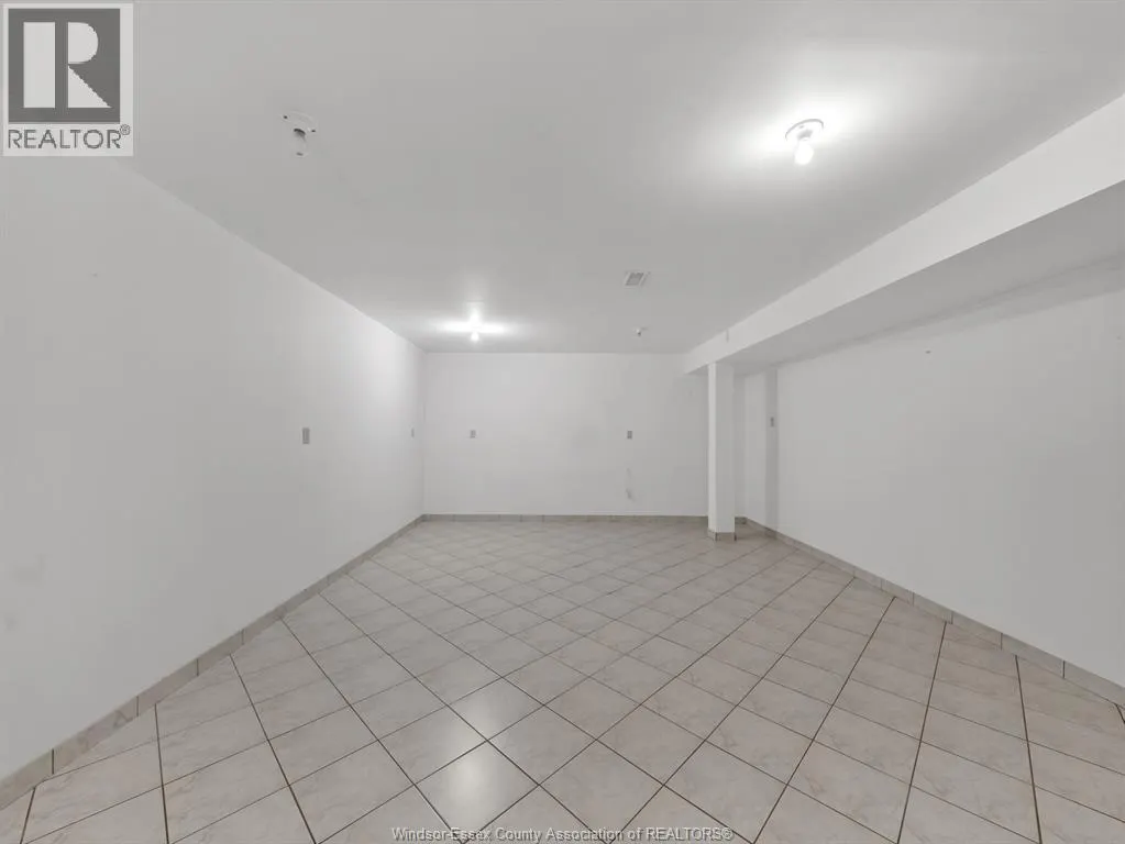 2747 LIONEL DRIVE